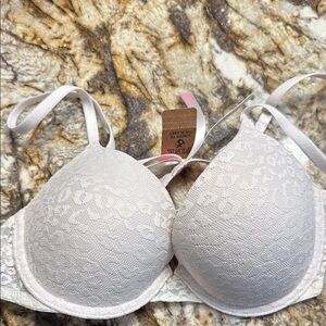 NWT Victoria’s Secret pink Push-up Bra 32C